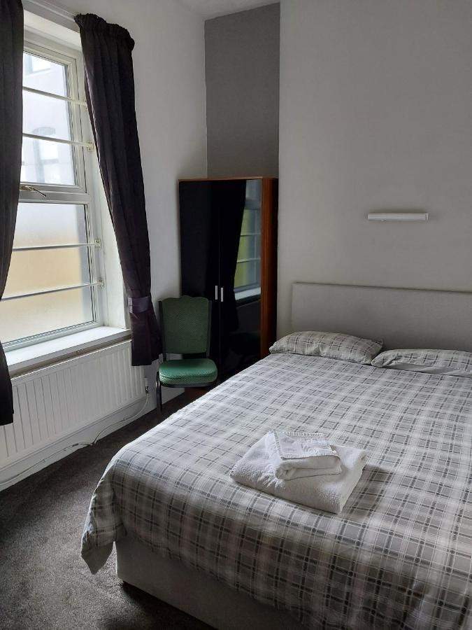 The Lodge Guest Accommodation Barrow-in-Furness Eksteriør billede